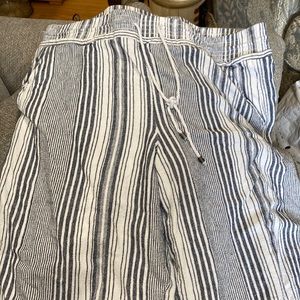 Wide leg soft linen capri length pants. Comfortable.